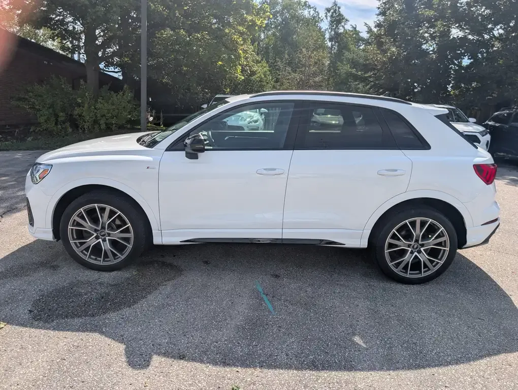 Audi Q3 2022 photo 2