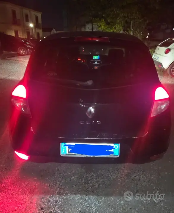 Renault Clio 2010 photo 2