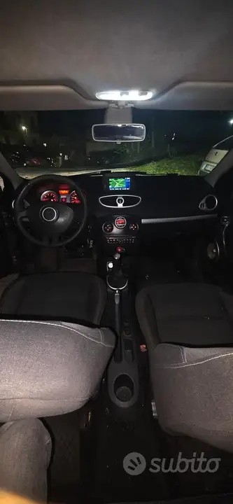 Renault Clio 2010 photo 5