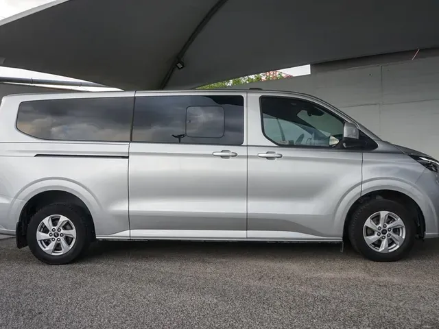 Ford Transit Custom 2024 photo 3