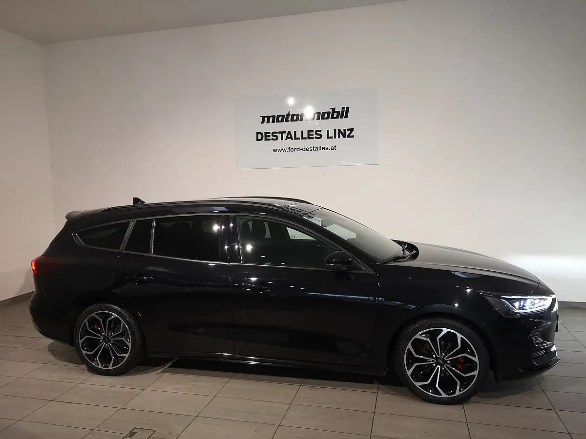 Ford Focus 2023 photo 3