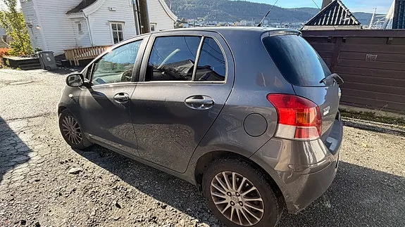 Toyota Yaris 2009 photo 2