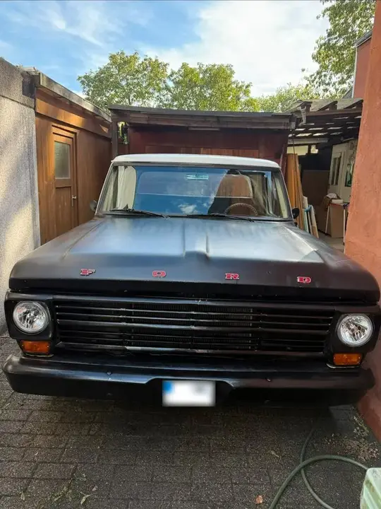 Ford F-100