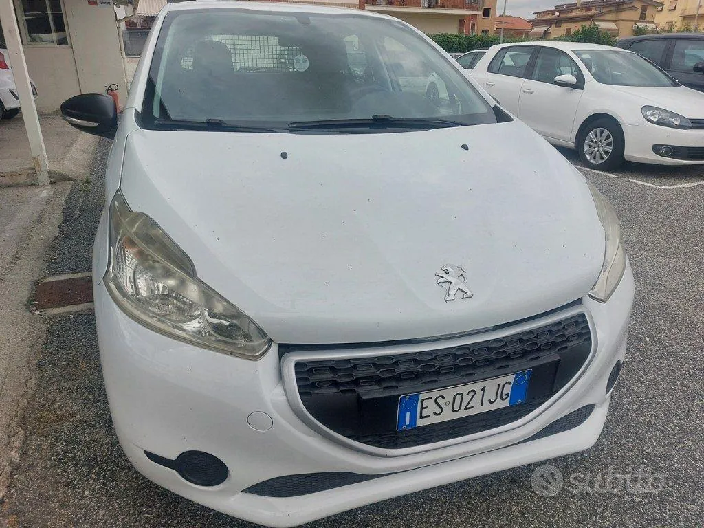 Peugeot 208 2013 photo 2