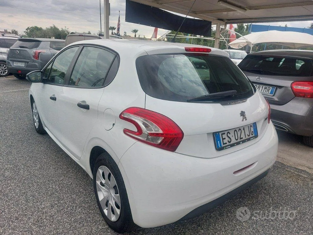 Peugeot 208 2013 photo 5