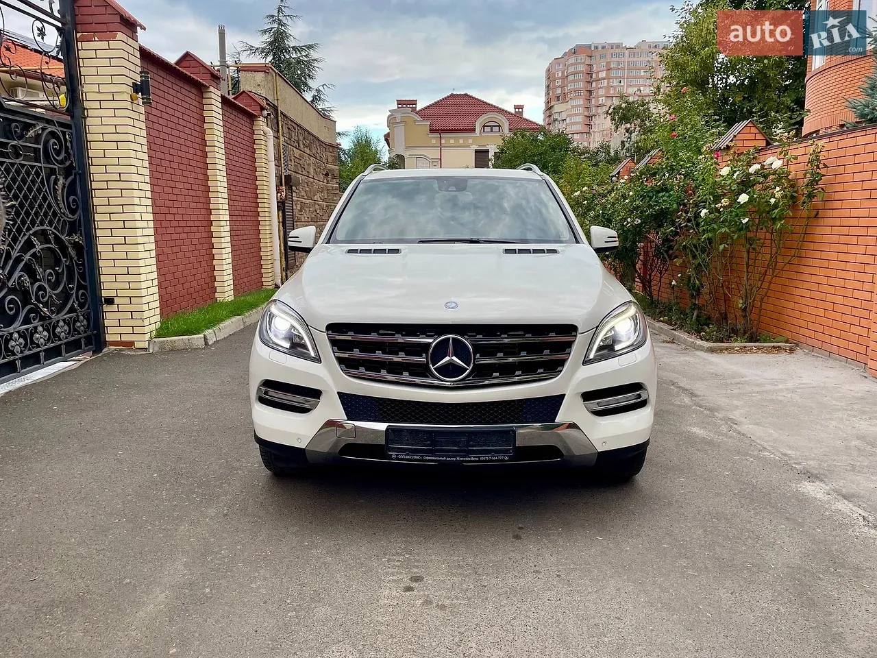 Mercedes-Benz M-Class 2012 photo 2