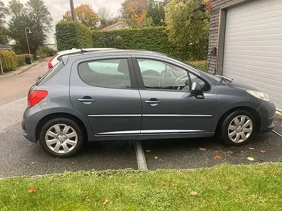 Peugeot 207 2007 photo 2