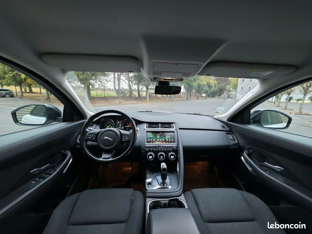 Jaguar E-Pace 2018 photo 5