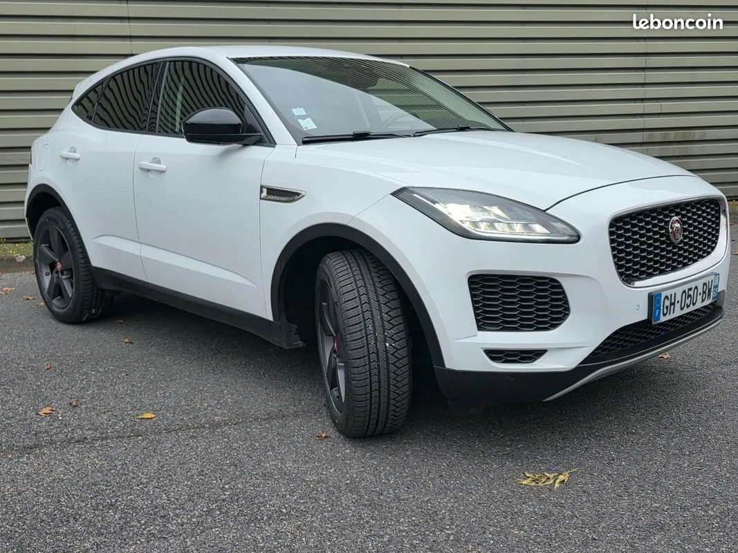 Jaguar E-Pace 2018 photo 2