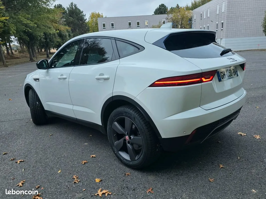Jaguar E-Pace 2018 photo 3