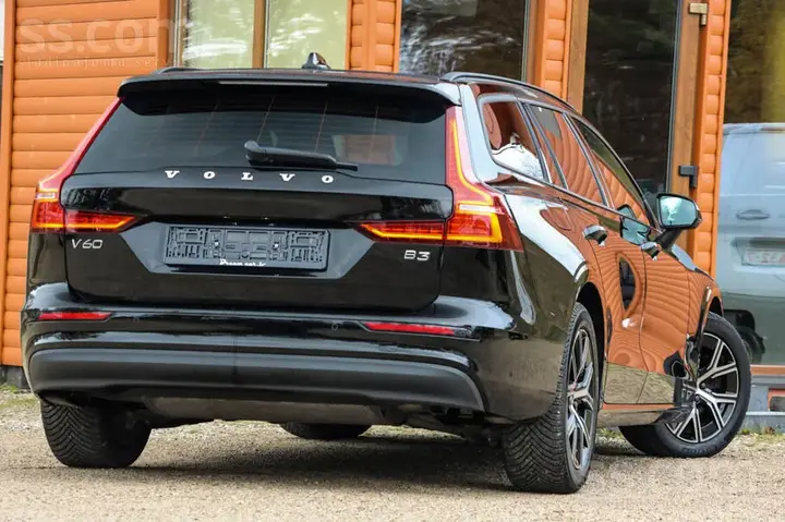 Volvo V60 2022 photo 3