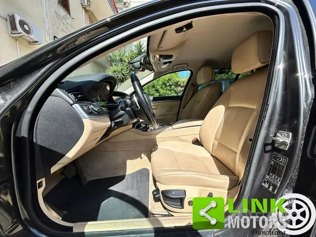 BMW 520 Touring 2012 photo 2
