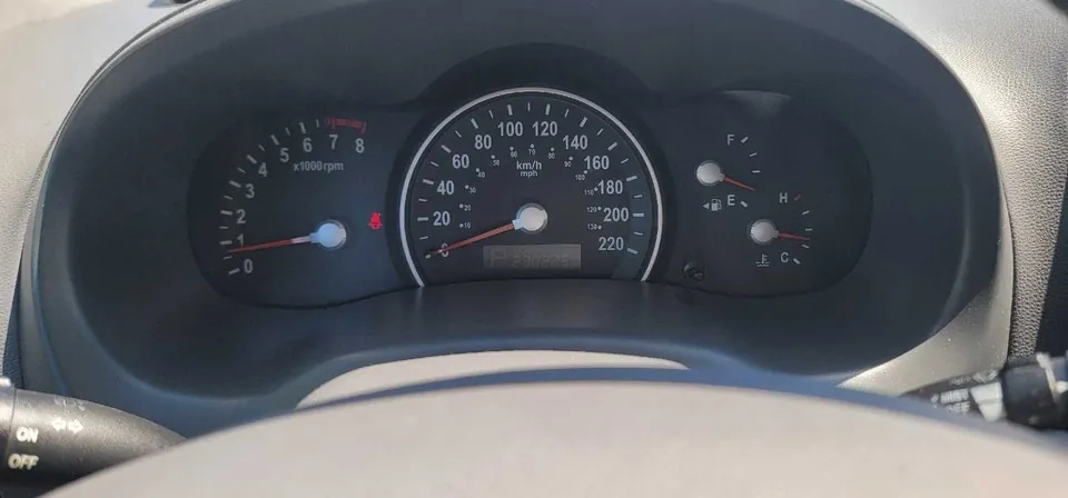 Kia Sedona 2011 photo 3
