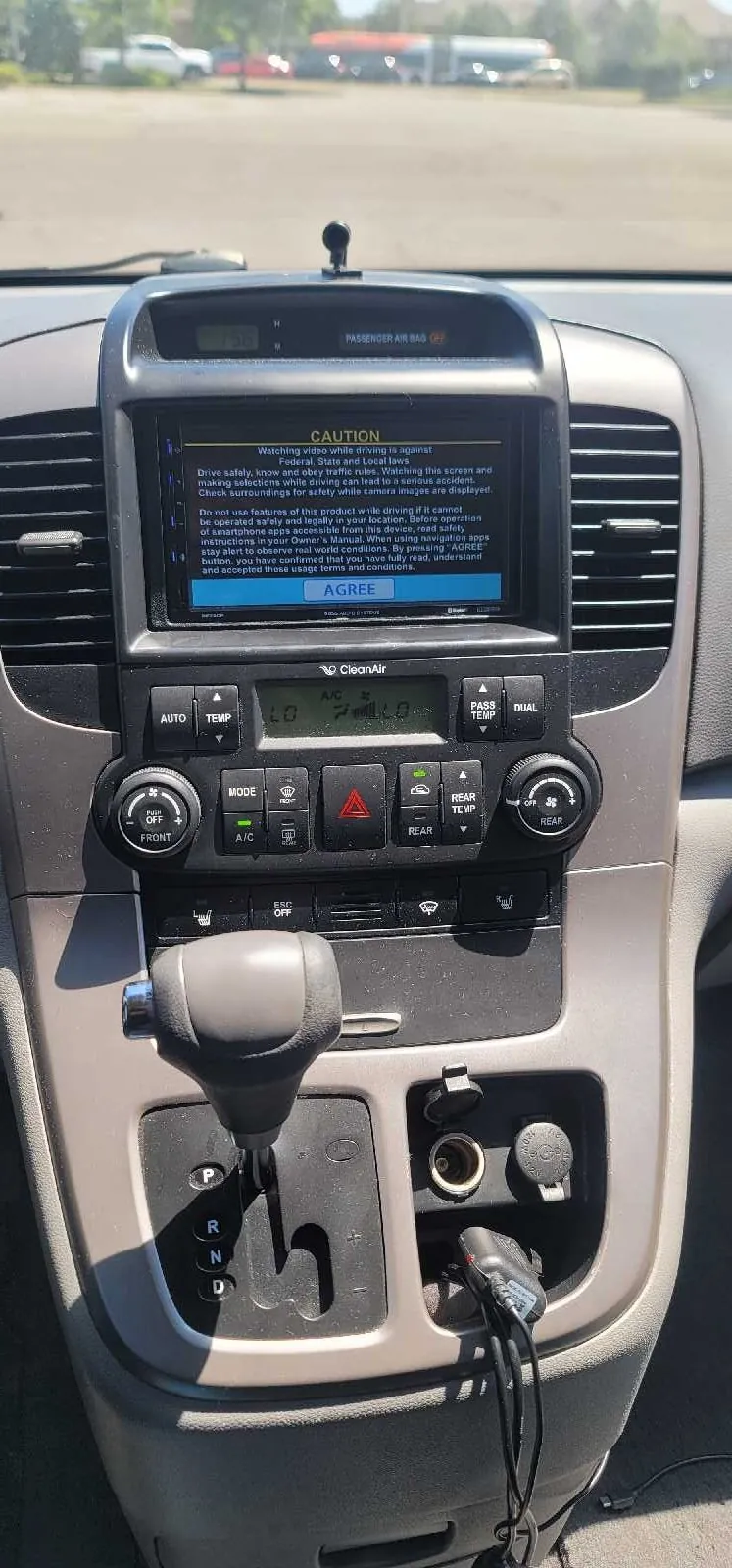 Kia Sedona 2011 photo 2