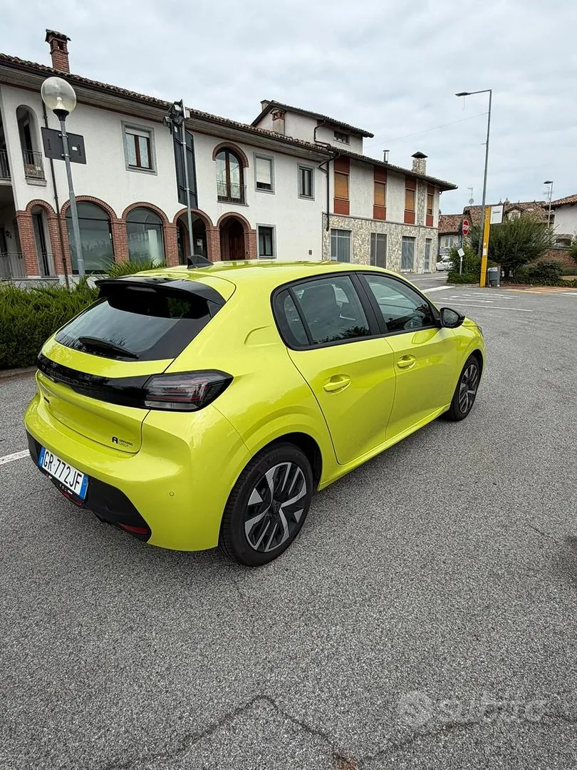Peugeot 208 2024 photo 2