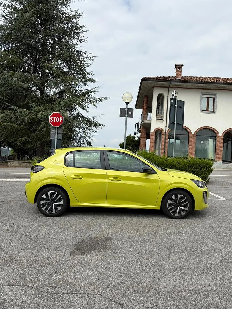 Peugeot 208 2024 photo 4