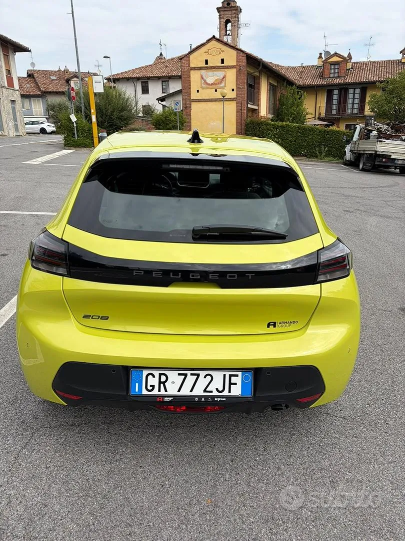 Peugeot 208 2024 photo 3