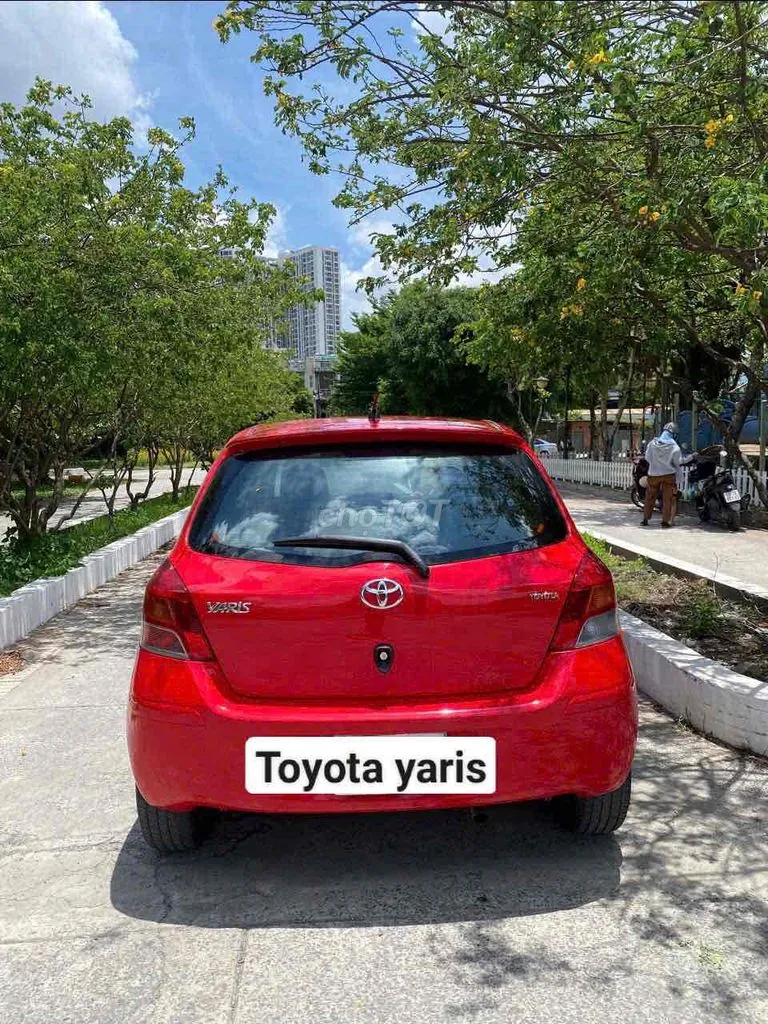Toyota Yaris 2011 photo 2