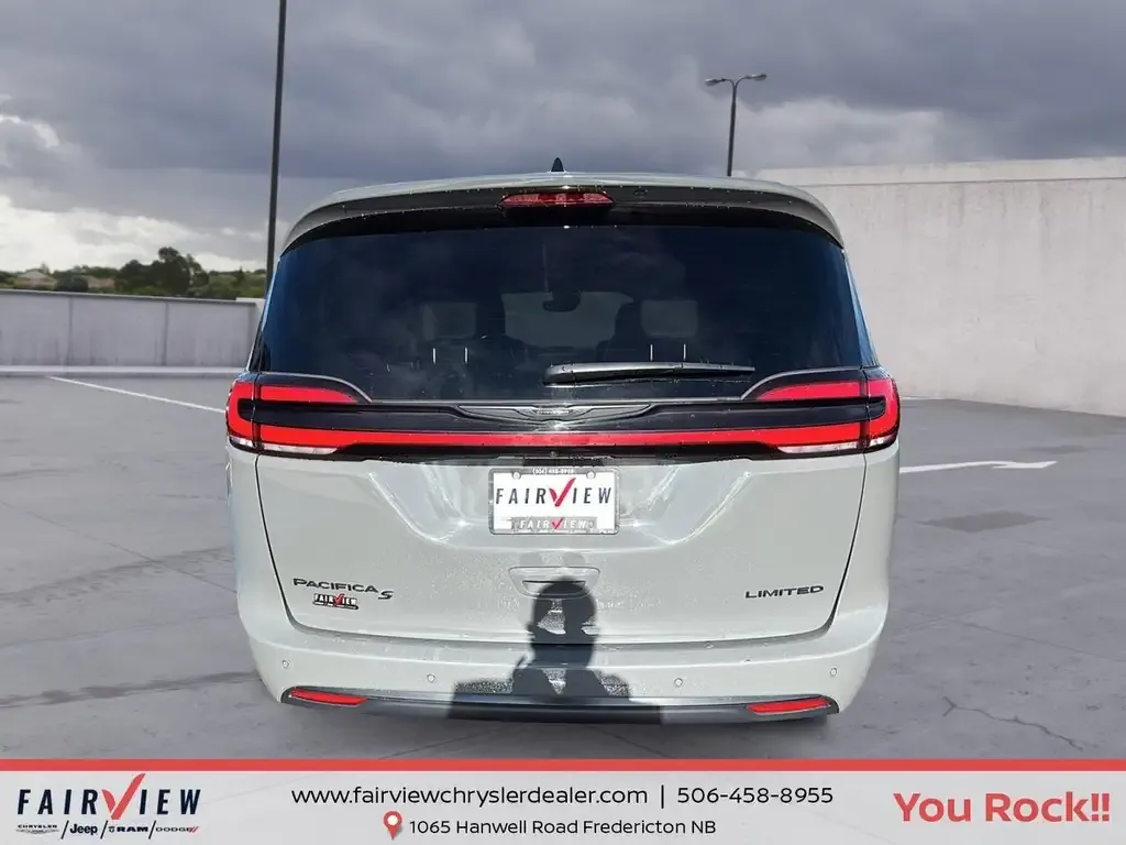Chrysler Pacifica 2025 photo 4