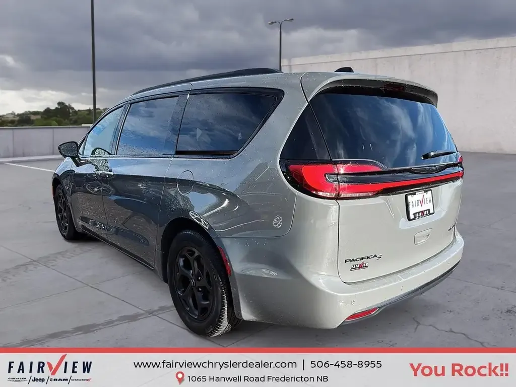 Chrysler Pacifica 2025 photo 3