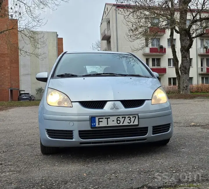 Mitsubishi Colt 2006 photo 2