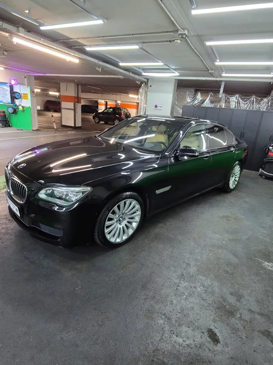 BMW 7 Series 2012 photo 2