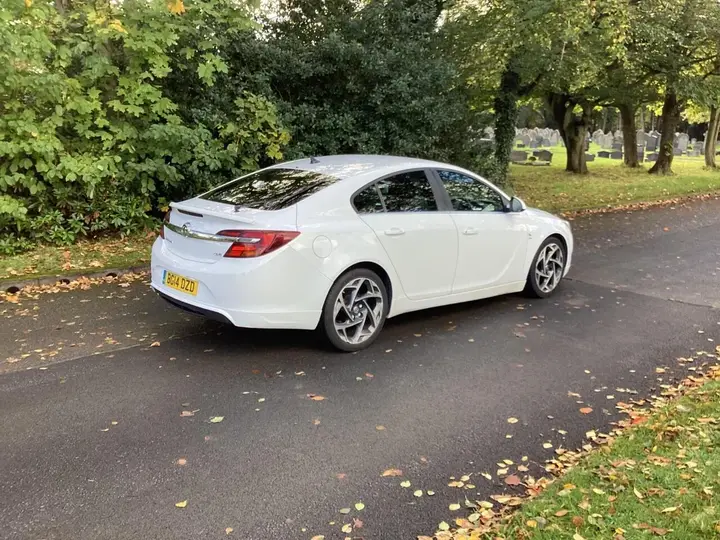 Vauxhall Insignia 2014 photo 3