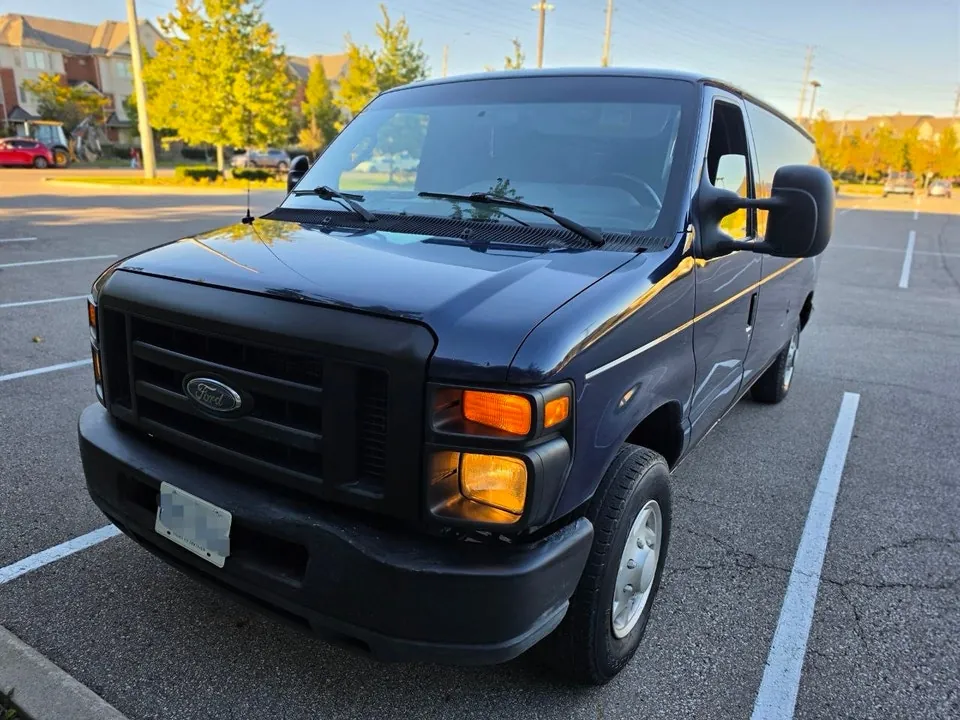 Ford E-150 2014 photo 2