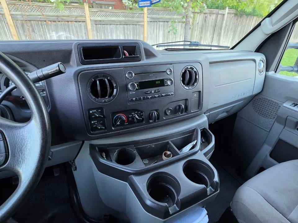 Ford E-150 2014 photo 5