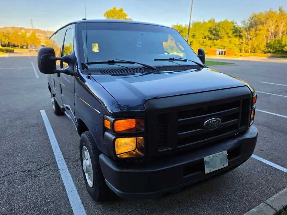 Ford E-150 2014 photo 4