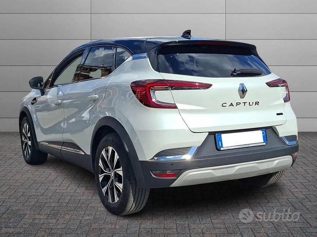 Renault Captur 2023 photo 2