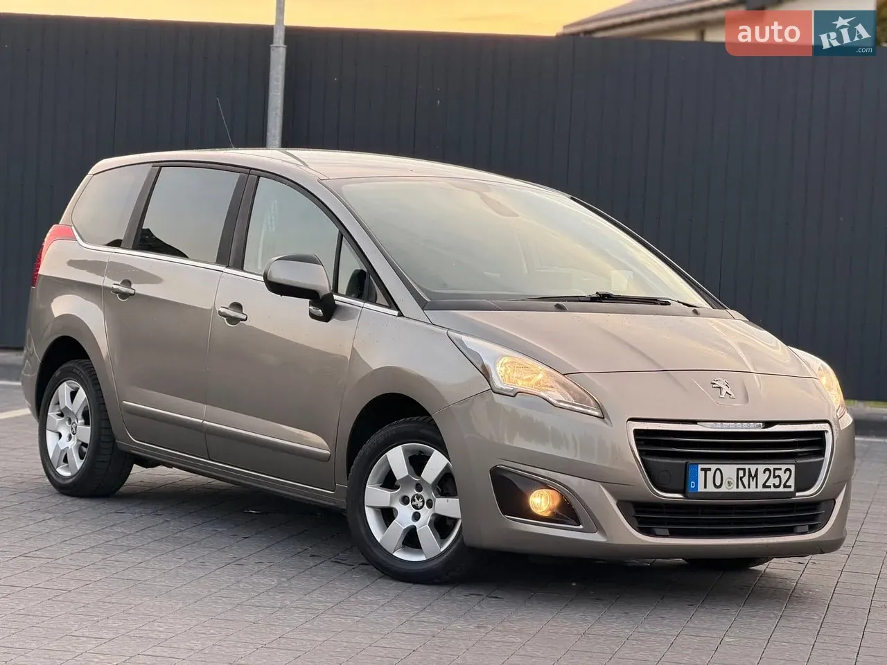 Peugeot 5008 2015 photo 3