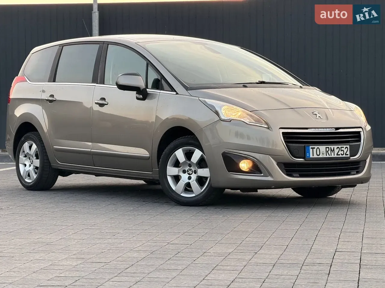 Peugeot 5008 2015 photo 2