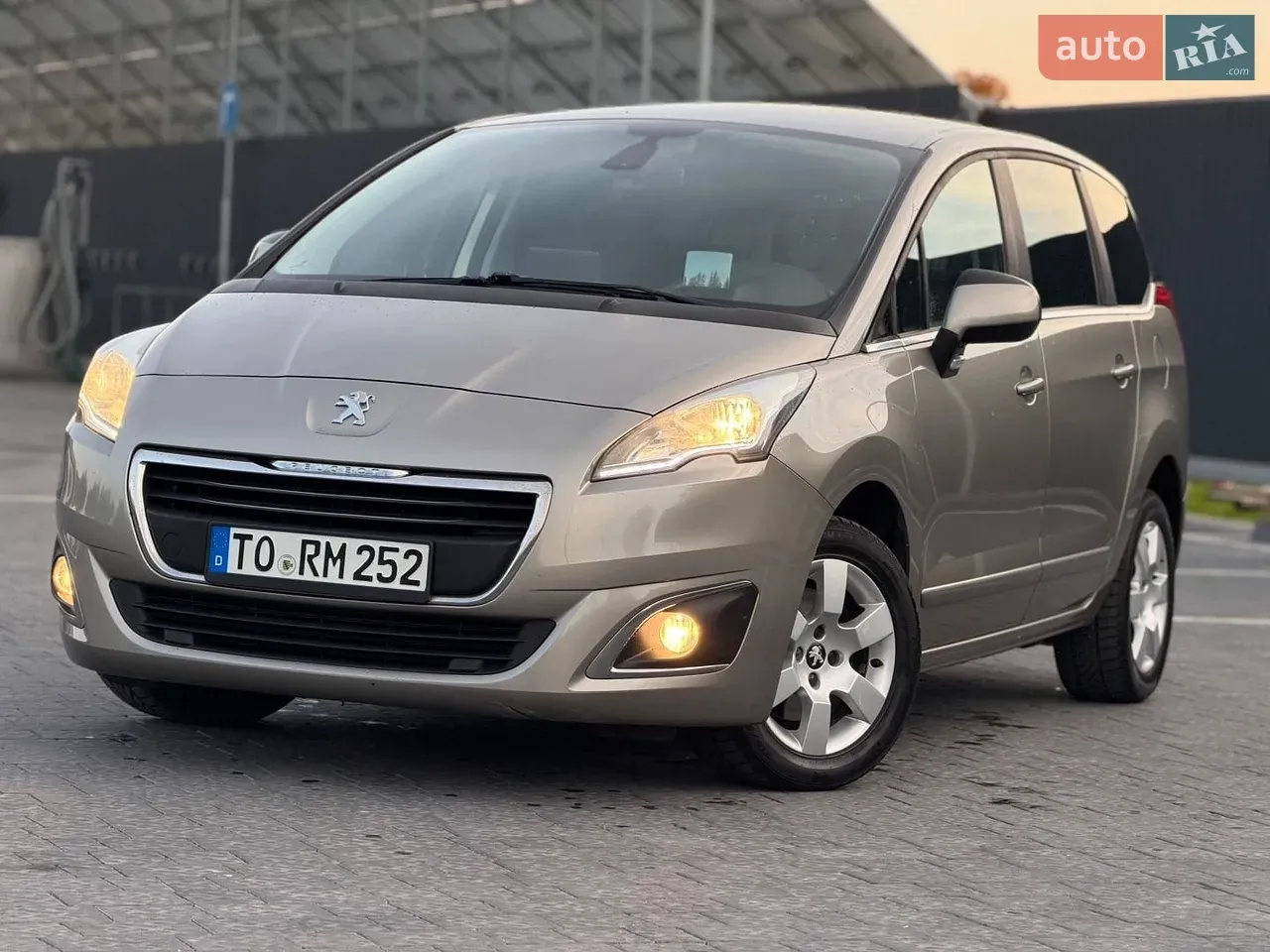 Peugeot 5008 2015 photo 4
