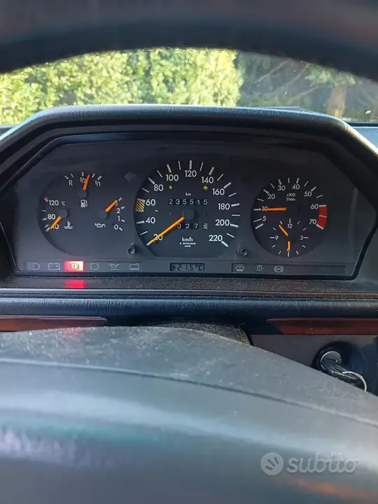 Mercedes-Benz W124 1992 photo 2