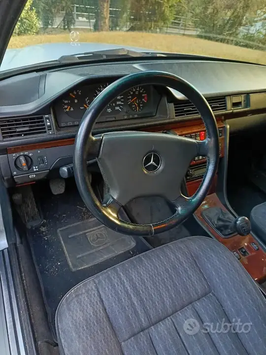 Mercedes-Benz W124 1992 photo 3