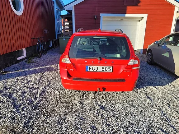 Volvo V70 2012 photo 2