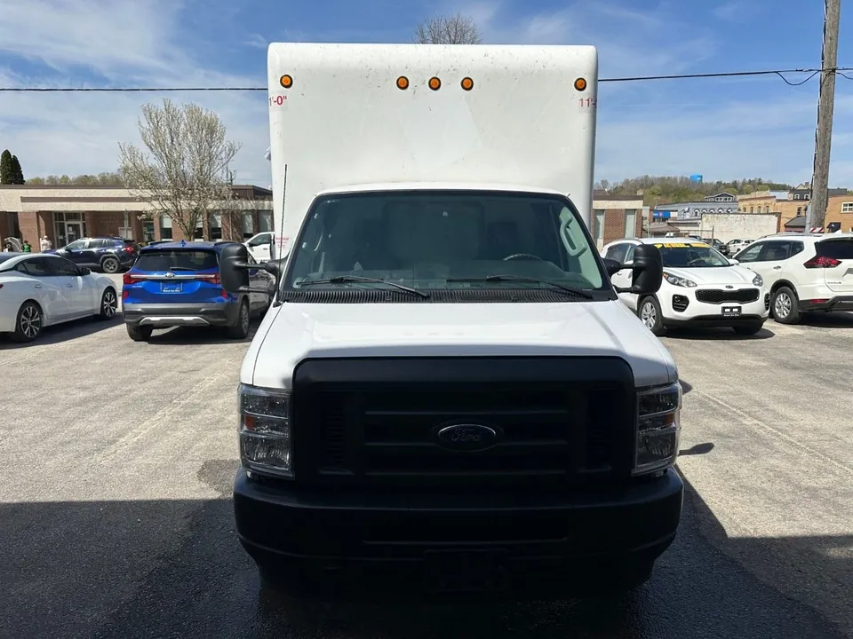 Ford E-Series 2023 photo 2