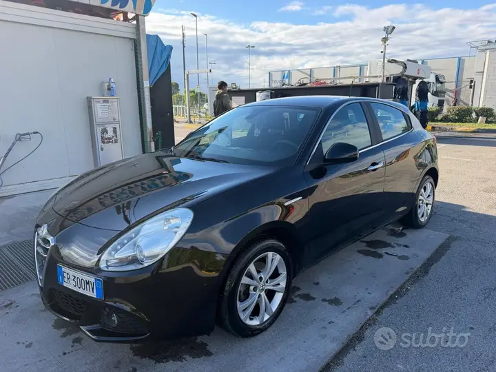 Alfa Romeo Giulietta 2013 photo 2