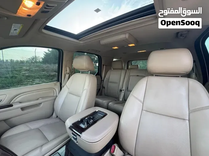 Cadillac Escalade 2012 photo 2