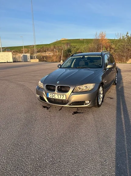 BMW 320D 2010 photo 2