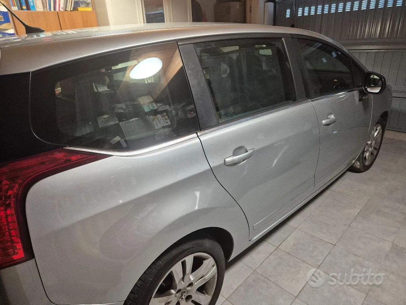 Peugeot 5008 2010 photo 2