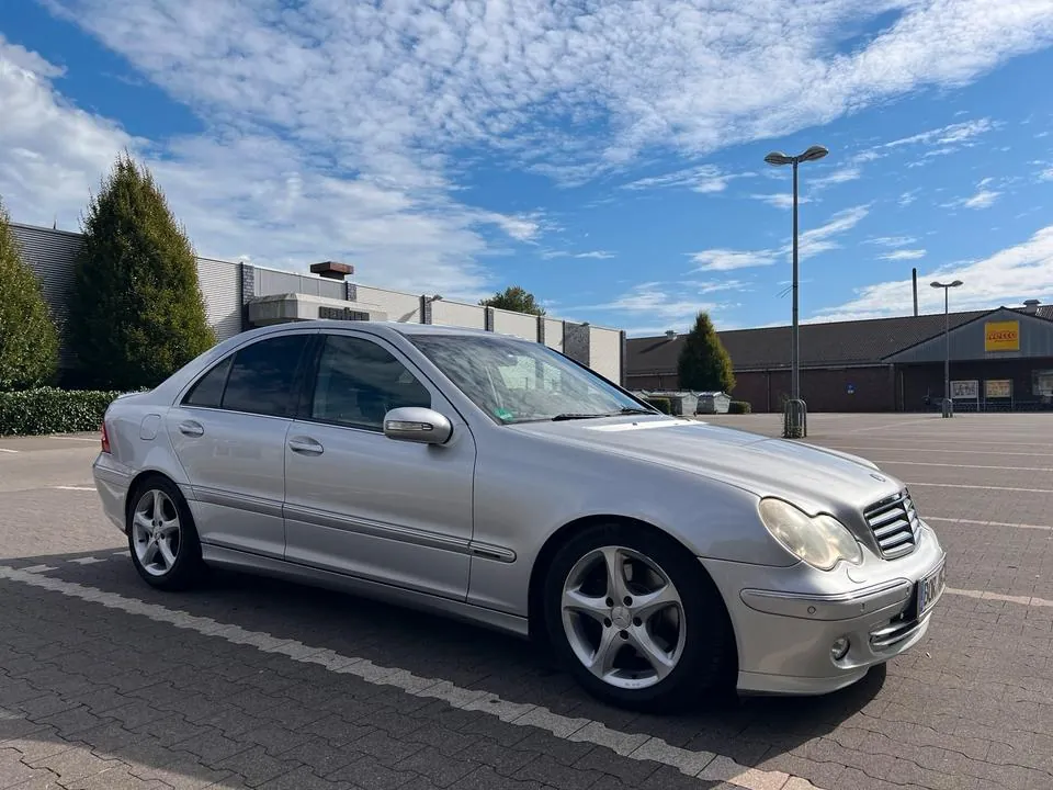 Mercedes-Benz C240