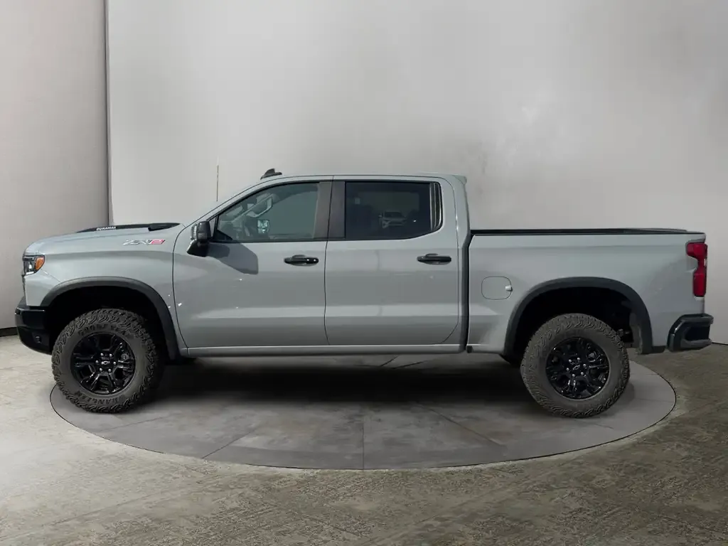 Chevrolet Silverado 1500 2025 photo 2