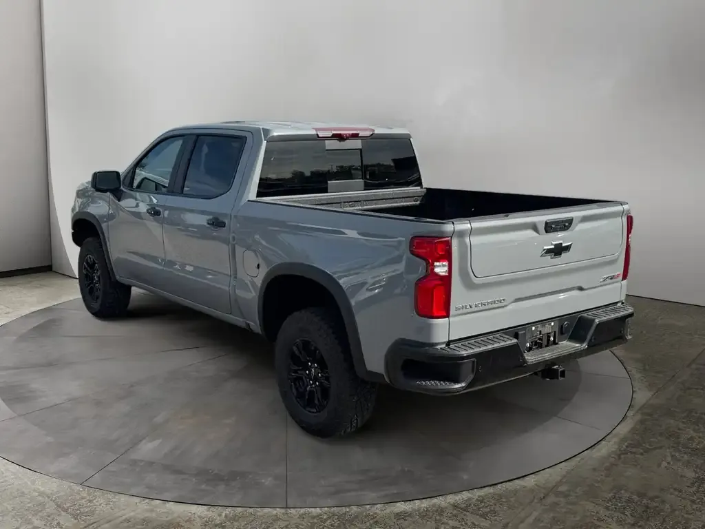 Chevrolet Silverado 1500 2025 photo 3