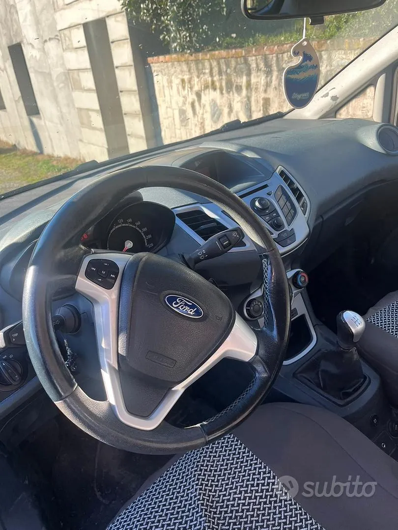 Ford Fiesta 2009 photo 3