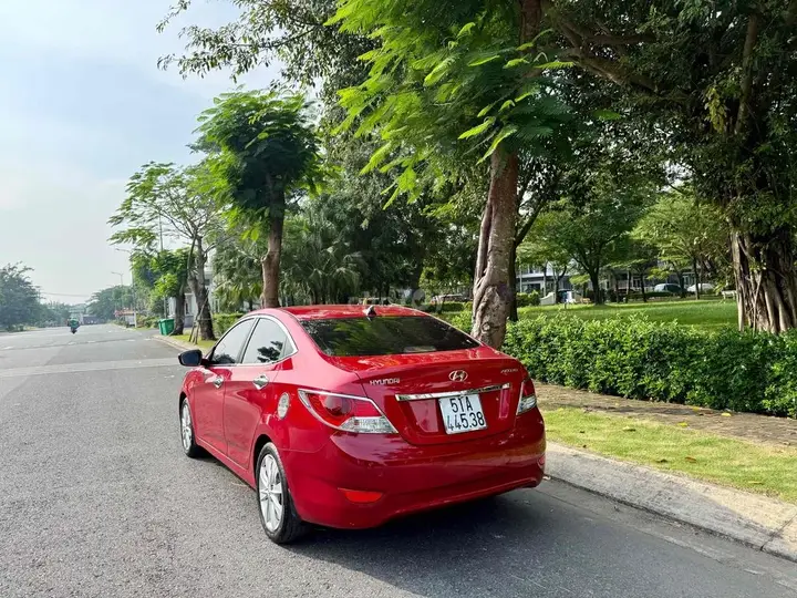 Hyundai Accent 2012 photo 3