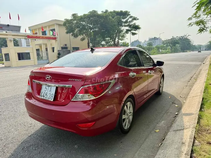 Hyundai Accent 2012 photo 4