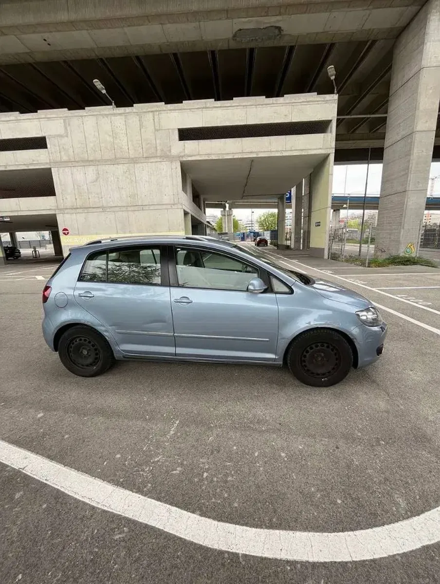 Volkswagen Golf 2010 photo 3