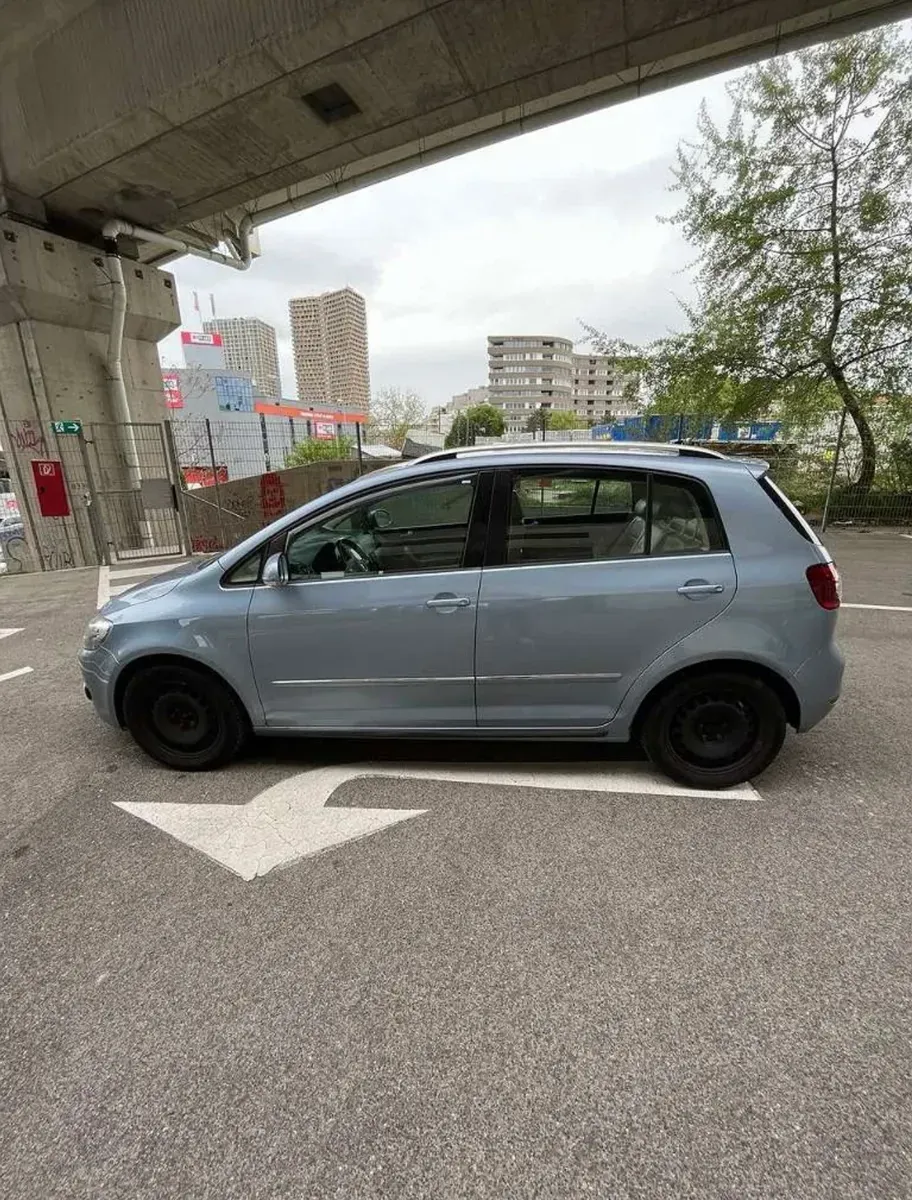 Volkswagen Golf 2010 photo 2